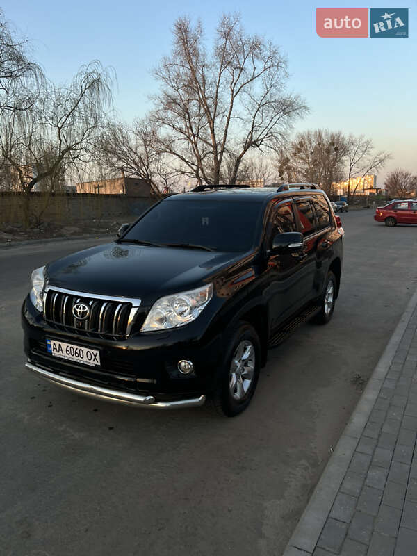 Позашляховик / Кросовер Toyota Land Cruiser Prado 2013 в Києві