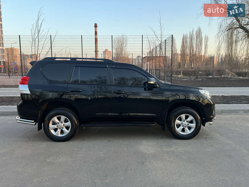 Позашляховик / Кросовер Toyota Land Cruiser Prado 2013 в Києві
