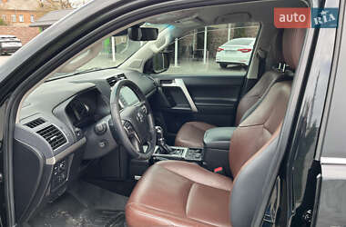 Внедорожник / Кроссовер Toyota Land Cruiser Prado 2018 в 