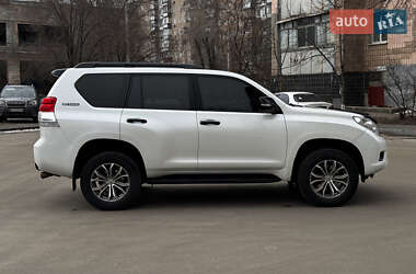 Внедорожник / Кроссовер Toyota Land Cruiser Prado 2012 в 