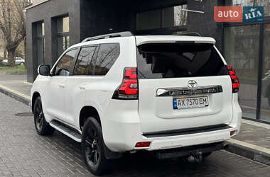 Внедорожник / Кроссовер Toyota Land Cruiser Prado 2010 в 