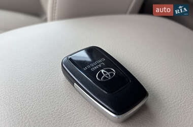 Позашляховик / Кросовер Toyota Land Cruiser Prado 2021 в 