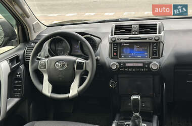Внедорожник / Кроссовер Toyota Land Cruiser Prado 2017 в 