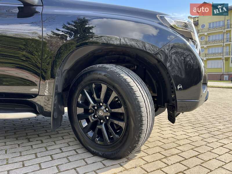 Позашляховик / Кросовер Toyota Land Cruiser Prado 2016 в Львові