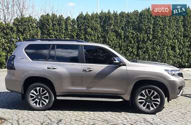 Внедорожник / Кроссовер Toyota Land Cruiser Prado 2022 в 