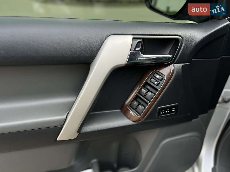 Внедорожник / Кроссовер Toyota Land Cruiser Prado 2010 в Одессе