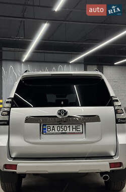 Внедорожник / Кроссовер Toyota Land Cruiser Prado 2022 в 
