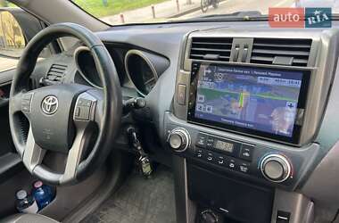 Внедорожник / Кроссовер Toyota Land Cruiser Prado 2012 в 