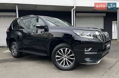 Внедорожник / Кроссовер Toyota Land Cruiser Prado 2021 в 
