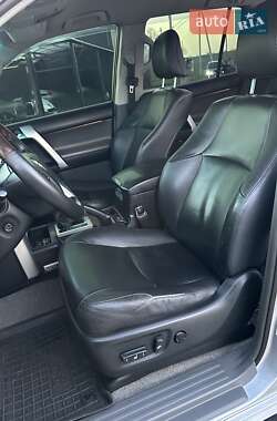 Внедорожник / Кроссовер Toyota Land Cruiser Prado 2010 в 