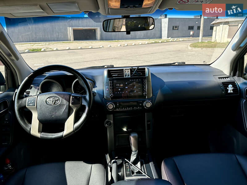 Toyota Land Cruiser Prado 2013