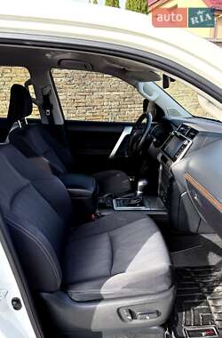 Внедорожник / Кроссовер Toyota Land Cruiser Prado 2020 в 
