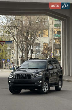 Внедорожник / Кроссовер Toyota Land Cruiser Prado 2022 в 