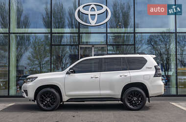 Внедорожник / Кроссовер Toyota Land Cruiser Prado 2022 в 