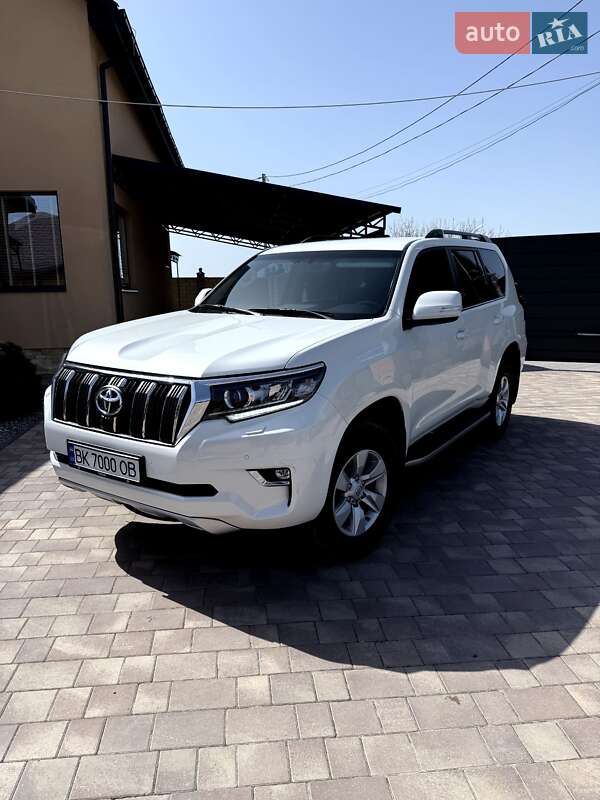 Внедорожник / Кроссовер Toyota Land Cruiser Prado 2020 в 