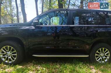 Внедорожник / Кроссовер Toyota Land Cruiser Prado 2019 в 