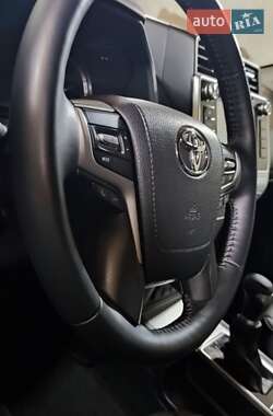 Внедорожник / Кроссовер Toyota Land Cruiser Prado 2019 в 
