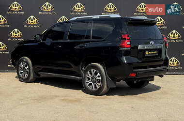 Внедорожник / Кроссовер Toyota Land Cruiser Prado 2018 в 