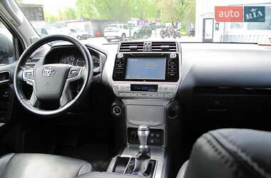 Внедорожник / Кроссовер Toyota Land Cruiser Prado 2018 в 