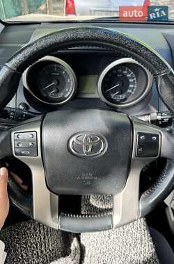 Позашляховик / Кросовер Toyota Land Cruiser Prado 2012 в 