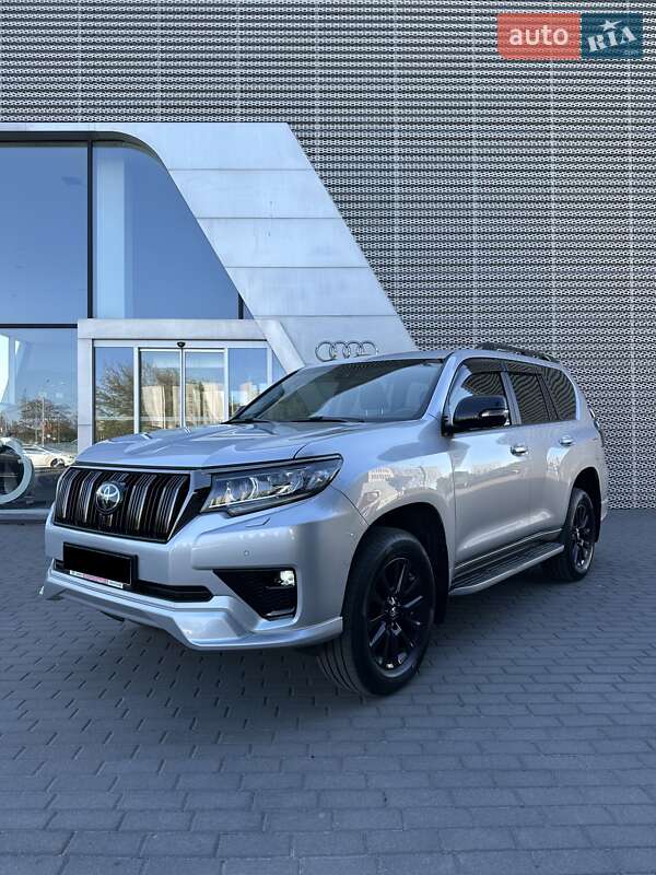 Внедорожник / Кроссовер Toyota Land Cruiser Prado 2020 в 