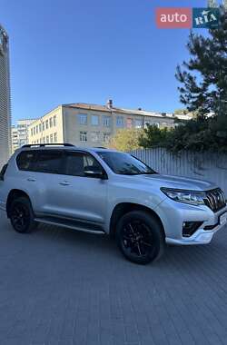 Внедорожник / Кроссовер Toyota Land Cruiser Prado 2020 в 