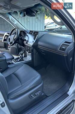 Внедорожник / Кроссовер Toyota Land Cruiser Prado 2020 в 