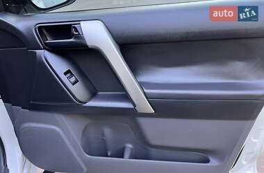 Позашляховик / Кросовер Toyota Land Cruiser Prado 2011 в 