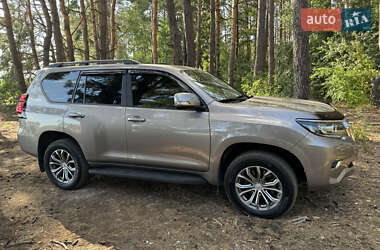 Позашляховик / Кросовер Toyota Land Cruiser Prado 2018 в 