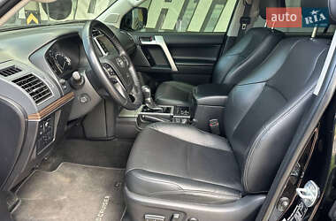 Позашляховик / Кросовер Toyota Land Cruiser Prado 2020 в 