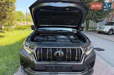 Позашляховик / Кросовер Toyota Land Cruiser Prado 2022 в 
