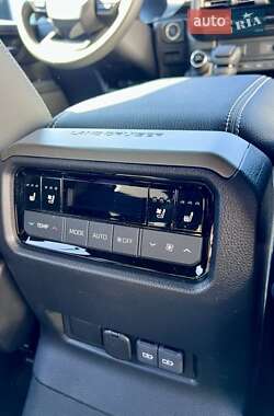 Внедорожник / Кроссовер Toyota Land Cruiser Prado 2024 в 