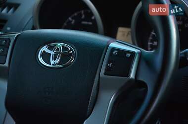 Позашляховик / Кросовер Toyota Land Cruiser Prado 2012 в 