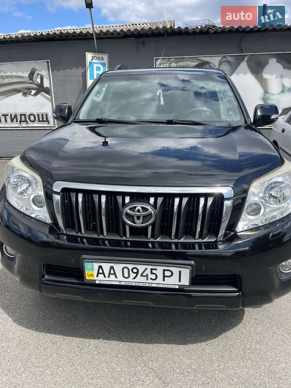 Позашляховик / Кросовер Toyota Land Cruiser Prado 2013 в 