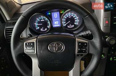 Позашляховик / Кросовер Toyota Land Cruiser Prado 2012 в 