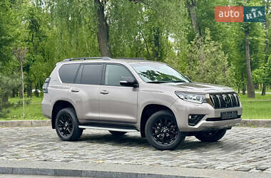 Внедорожник / Кроссовер Toyota Land Cruiser Prado 2022 в 