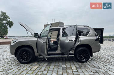 Внедорожник / Кроссовер Toyota Land Cruiser Prado 2022 в 