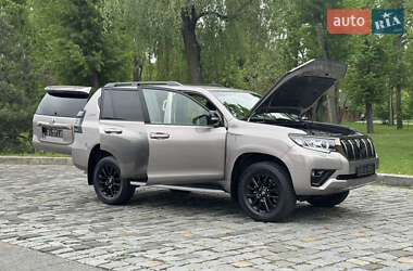Внедорожник / Кроссовер Toyota Land Cruiser Prado 2022 в 