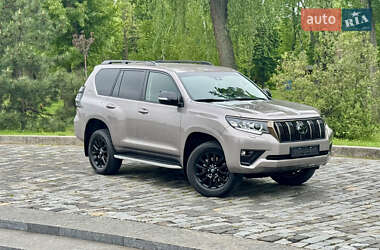 Внедорожник / Кроссовер Toyota Land Cruiser Prado 2022 в 