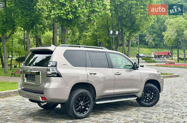 Внедорожник / Кроссовер Toyota Land Cruiser Prado 2022 в 