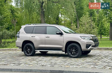 Внедорожник / Кроссовер Toyota Land Cruiser Prado 2022 в 