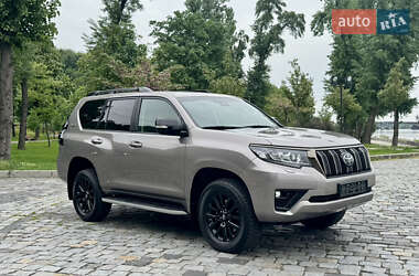 Внедорожник / Кроссовер Toyota Land Cruiser Prado 2022 в 