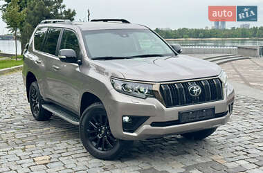 Внедорожник / Кроссовер Toyota Land Cruiser Prado 2022 в 
