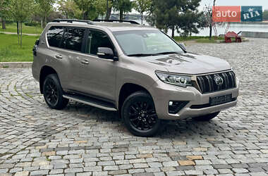 Внедорожник / Кроссовер Toyota Land Cruiser Prado 2022 в 