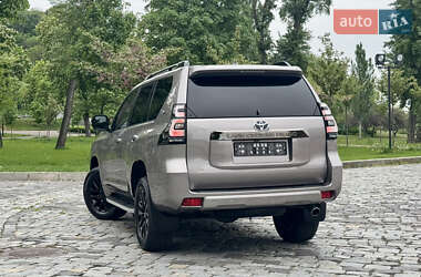 Внедорожник / Кроссовер Toyota Land Cruiser Prado 2022 в 
