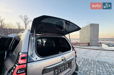 Внедорожник / Кроссовер Toyota Land Cruiser Prado 2022 в 