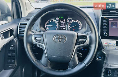 Внедорожник / Кроссовер Toyota Land Cruiser Prado 2022 в 