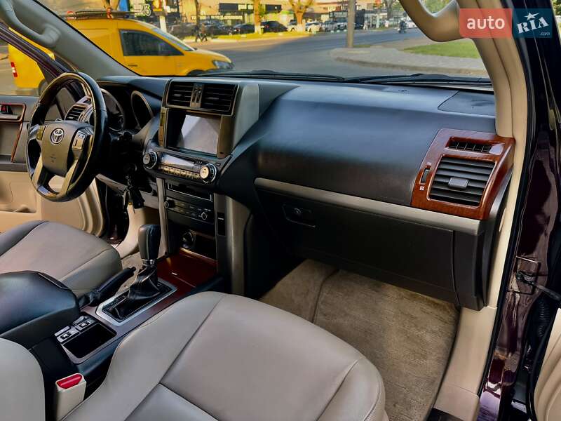 Позашляховик / Кросовер Toyota Land Cruiser Prado 2010 в Одесі