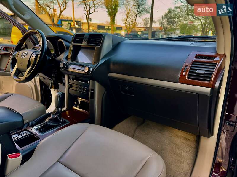 Позашляховик / Кросовер Toyota Land Cruiser Prado 2010 в Одесі