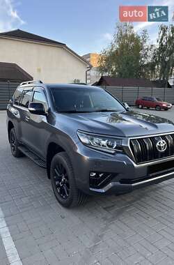 Позашляховик / Кросовер Toyota Land Cruiser Prado 2022 в 